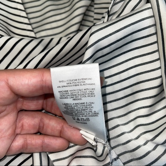 Express Black & White Striped Blouse Top sleeveless - Picture 4 of 4